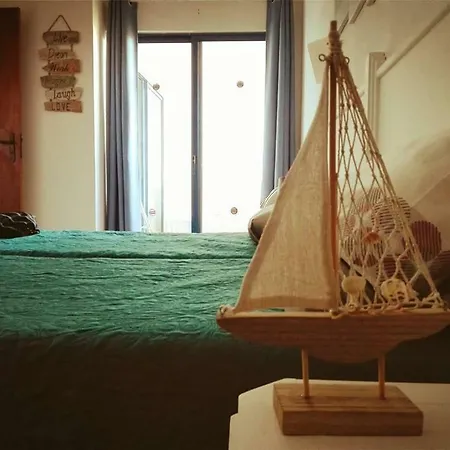 Ruffus Beach House *