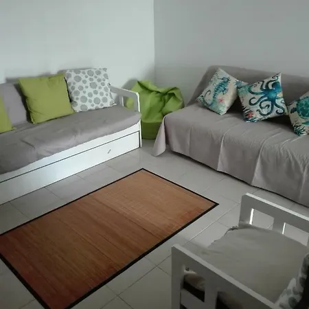 Апартаменти Ruffus Beach House